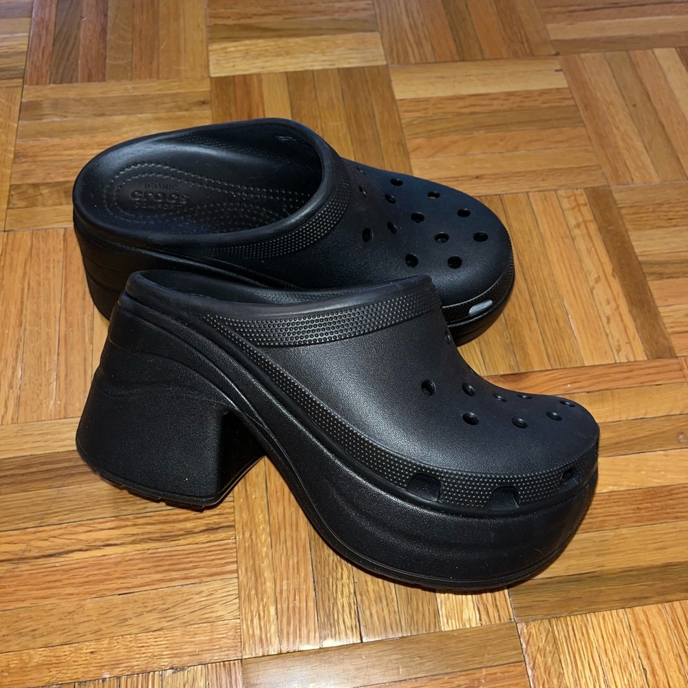 CROCS heel platform clogs